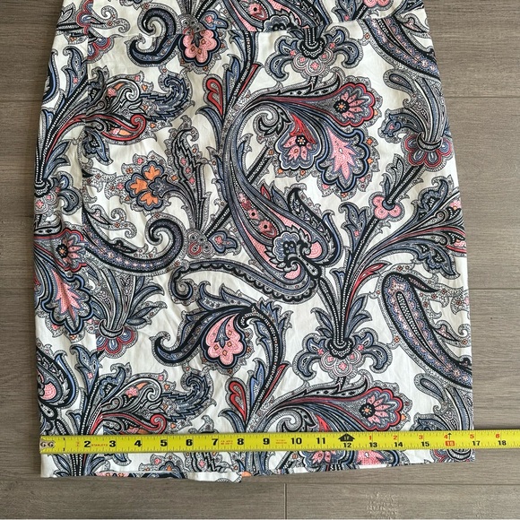 Ann Taylor paisley pencil skirt - size 2 petite - Picture 4 of 7